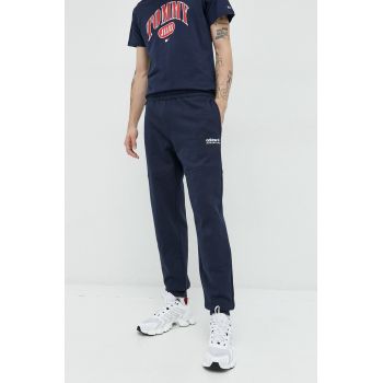 Adidas Originals pantaloni de trening din bumbac barbati, culoarea albastru marin, cu imprimeu de firma originali