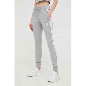 adidas pantaloni de trening din bumbac femei, culoarea gri, cu imprimeu IC9922