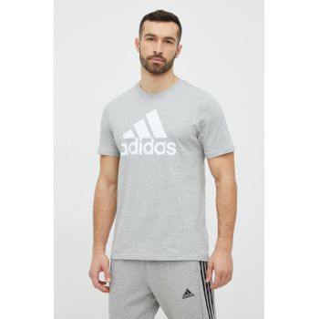 adidas tricou din bumbac culoarea gri, cu imprimeu IC9350 ieftin