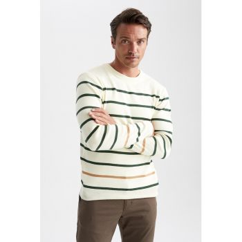 Pulover regular fit cu model in dungi