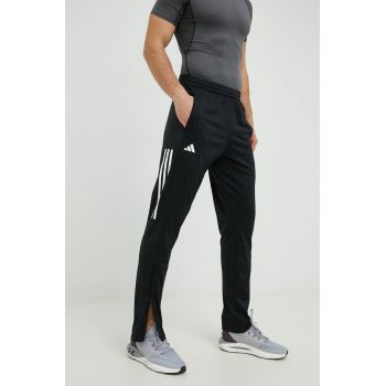 adidas Performance pantaloni de antrenament bărbați, culoarea negru, cu imprimeu HT7180 de firma originali