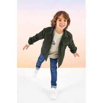 Bluza sport cu decolteu la baza gatului si aplicatii la nivelul coatelor