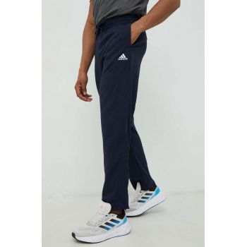 adidas pantaloni de antrenament Stanford bărbați, culoarea bleumarin, cu imprimeu IC9416 ieftini