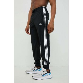 adidas pantaloni de antrenament bărbați, culoarea negru, cu imprimeu IC0041