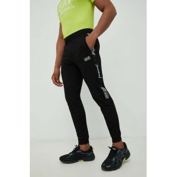 EA7 Emporio Armani pantaloni de trening din bumbac barbati, culoarea negru, cu imprimeu