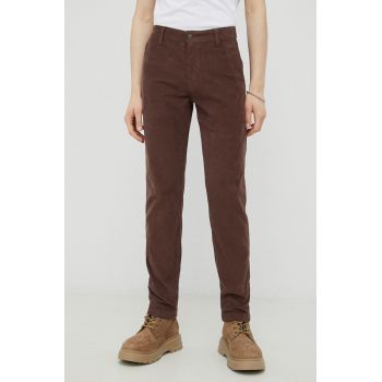 Levi's pantaloni de catifea cord barbati, culoarea maro, cu fason chinos 17196.0077-Browns