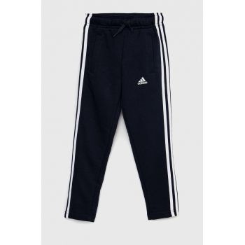 Adidas pantaloni de trening pentru copii G 3S culoarea albastru marin, cu imprimeu