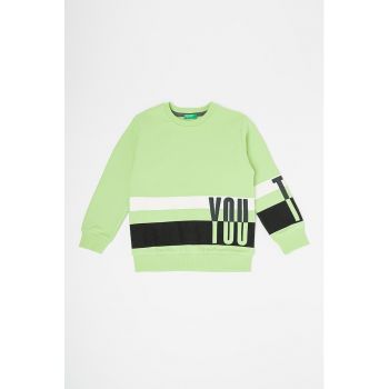 Bluza sport cu decolteu la baza gatului si imprimeu
