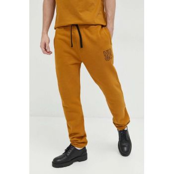 HUGO pantaloni de trening din bumbac barbati, culoarea maro, neted ieftini