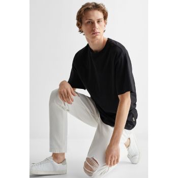 Tricou supradimensionat cu decolteu la baza gatului