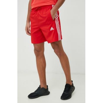 adidas pantaloni scurți de antrenament Essentials Chelsea culoarea roșu IC1486 ieftini