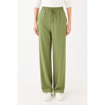 Pantaloni cu croiala ampla si talie inalta