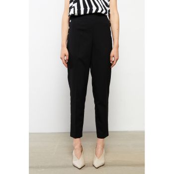 Pantaloni conici cu talie inalta
