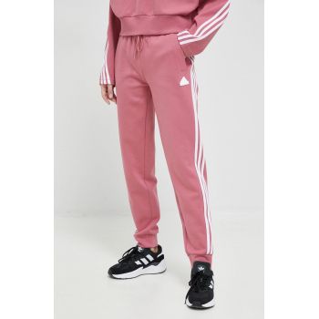 adidas pantaloni de trening culoarea roz, cu imprimeu de firma original