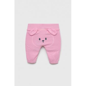 United Colors of Benetton pantaloni din bumbac pentru bebeluși culoarea roz, neted ieftini