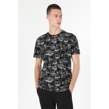 Tricou cu decolteu la baza gatului si model grafic