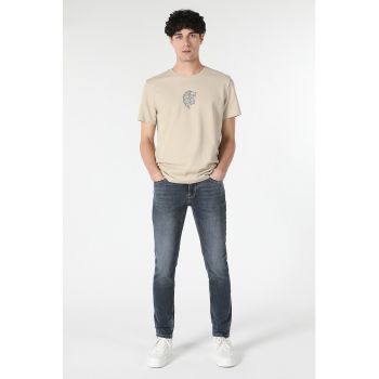 Tricou regular fit cu detaliu cu imprimeu grafic
