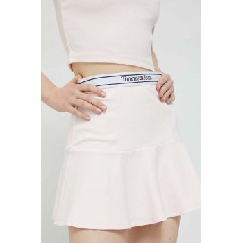 Tommy Jeans fusta culoarea roz, mini, evazati de firma originala