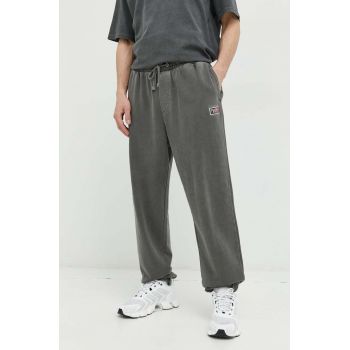 Tommy Jeans pantaloni de trening din bumbac culoarea gri, cu imprimeu