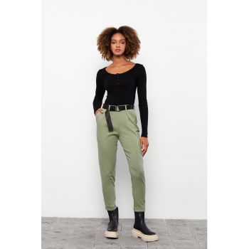 Pantaloni conici cu talie inalta