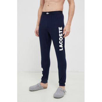 Lacoste pantaloni de pijama barbati, culoarea albastru marin, cu imprimeu