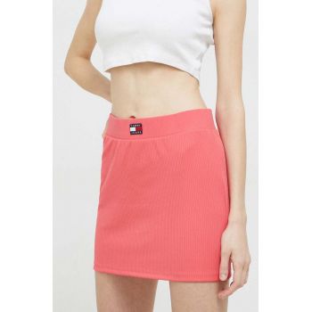 Tommy Jeans fusta culoarea roz, mini, drept ieftina