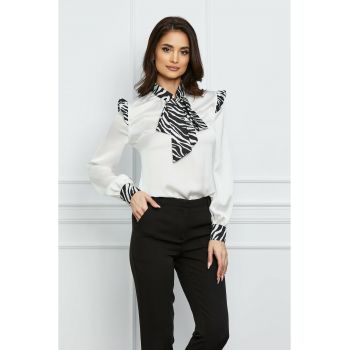 Bluza MBG alba cu funda la guler si volanase la umeri