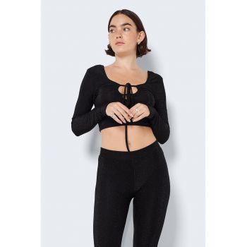 Bluza crop cu decupaj frontal