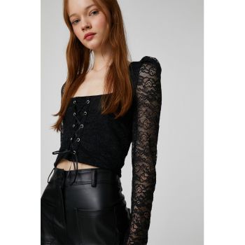 Bluza crop cu strat exterior de dantela