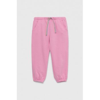 United Colors of Benetton pantaloni de trening din bumbac pentru copii culoarea roz, neted