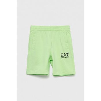 EA7 Emporio Armani pantaloni scurți din bumbac pentru copii culoarea verde