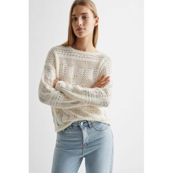 Pulover cu perforatii si maneci cazute Boho
