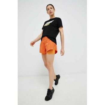 Reebok pantaloni scurți de alergare culoarea portocaliu, neted, medium waist ieftini