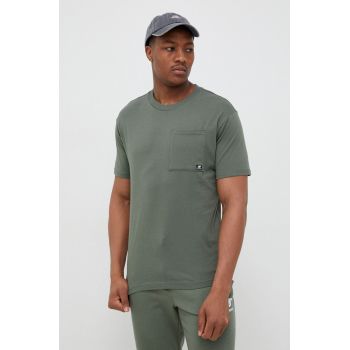 New Balance tricou din bumbac culoarea verde, neted ieftin