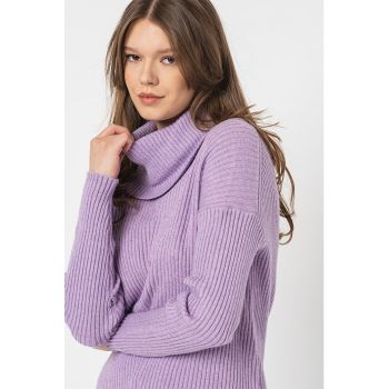 Pulover cu maneci cazute si guler inalt Katia Pulover cu maneci cazute si guler inalt Katia