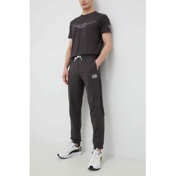 EA7 Emporio Armani pantaloni de trening din bumbac culoarea verde, cu imprimeu de firma originali