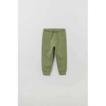 OVS pantaloni de trening din bumbac pentru bebeluși culoarea verde, neted ieftini