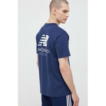 New Balance tricou din bumbac culoarea albastru marin, cu imprimeu ieftin
