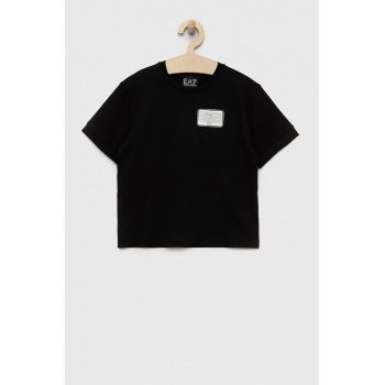 EA7 Emporio Armani tricou de bumbac pentru copii culoarea negru, cu imprimeu ieftin