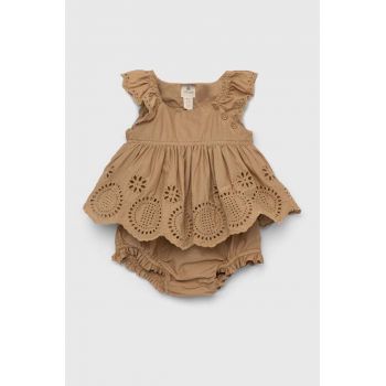 GAP rochie din bumbac pentru bebeluși culoarea maro