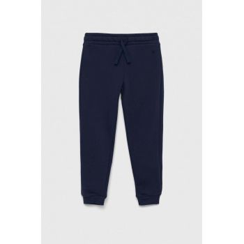 United Colors of Benetton pantaloni de trening din bumbac pentru copii culoarea albastru marin, neted