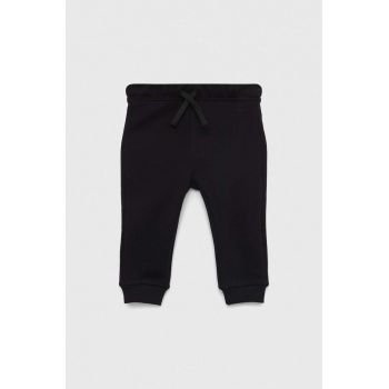 United Colors of Benetton pantaloni de trening din bumbac pentru copii culoarea negru, neted