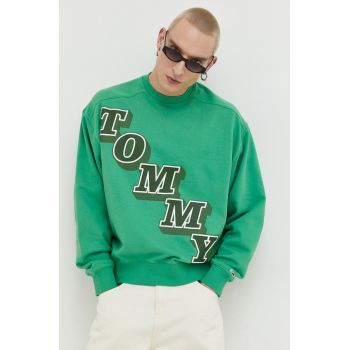 Tommy Jeans bluza barbati, culoarea verde, cu imprimeu