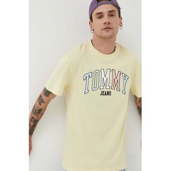 Tommy Jeans tricou din bumbac culoarea galben, cu imprimeu