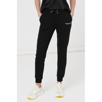 Pantaloni sport cu talie ajustabila