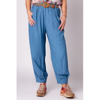 Pantaloni albastru jeans, masura mare, cu curea, din vascoza