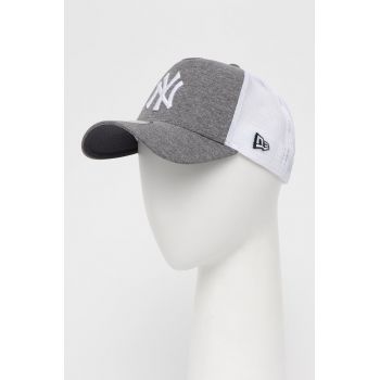 New Era șapcă culoarea gri, cu imprimeu 12523898-DKGREY de firma originala