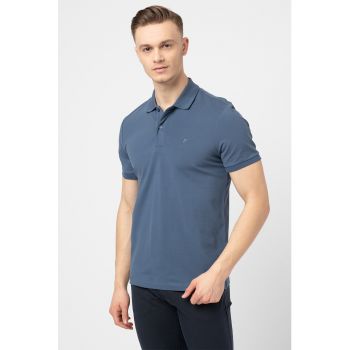 Tricou polo cu logo discret