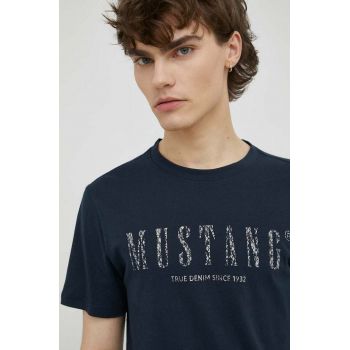 Mustang tricou din bumbac culoarea albastru marin, cu imprimeu