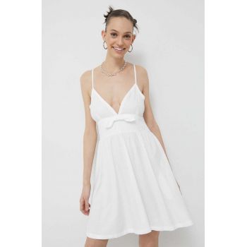 Roxy rochie culoarea alb, mini, evazati ieftina